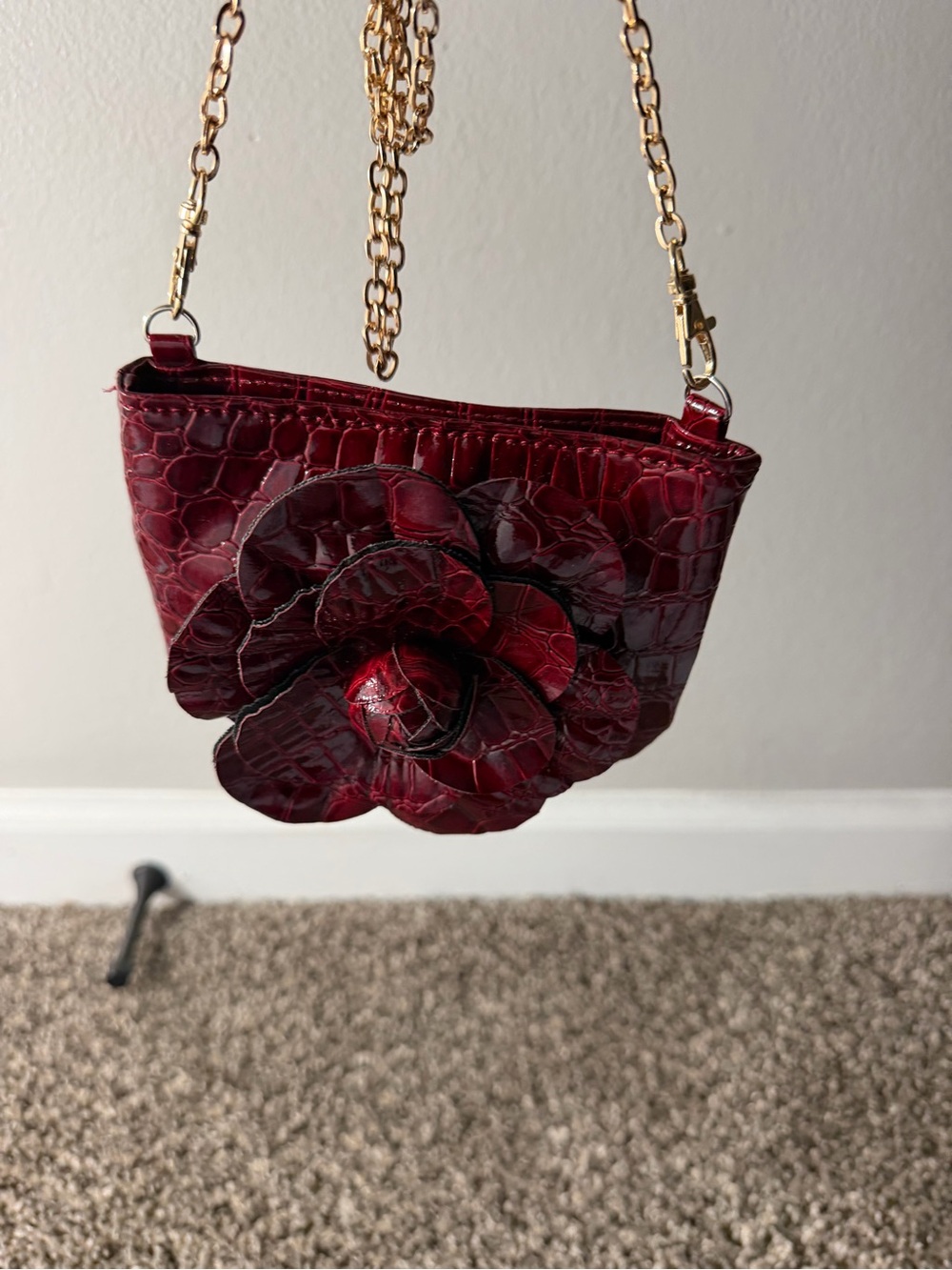 Red Croc-Embossed Floral Crossbody Bag with Gold Chain Strap